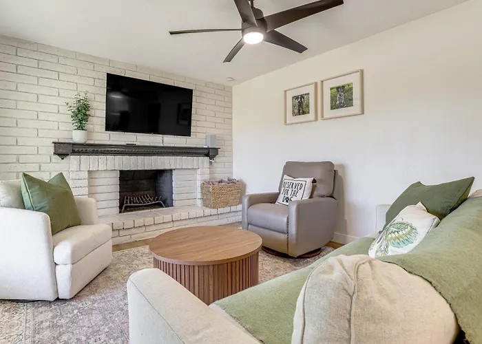 Snowbird Haven W/ Hot Tub! 3 Mi To Dtwn Chandler