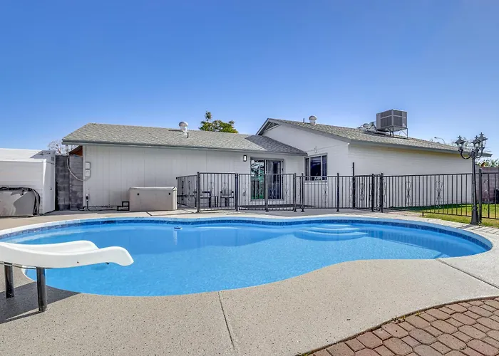 Snowbird Haven W/ Hot Tub! 3 Mi To Dtwn Holiday home Chandler